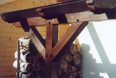 Vordach gezapft mit Holznagel im Detail 1-2